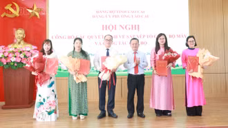 Đảng ủy phường Lào Cai công bố quyết định về sắp xếp tổ chức bộ máy