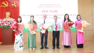 Đảng ủy phường Lào Cai công bố quyết định về sắp xếp tổ chức bộ máy