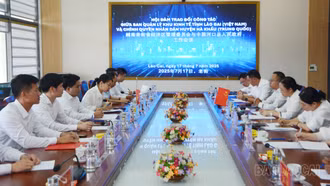 Hội đàm trao đổi công tác giữa Ban Quản lý khu kinh tế tỉnh Lào Cai và Chính quyền Nhân dân huyện Hà Khẩu