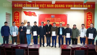 Góp phần xây dựng tổ chức Đảng vùng biên vững mạnh