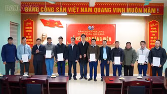 Góp phần xây dựng tổ chức Đảng vùng biên vững mạnh