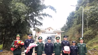 Lực lượng Bộ đội Biên phòng tỉnh Lào Cai (Việt Nam) gặp gỡ, chúc tết lực lượng quản lý, bảo vệ biên giới phía bạn