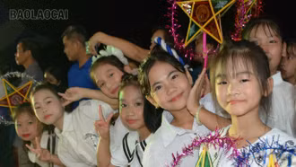 300 trẻ em vui chương trình “Biên cương - Đêm hội trăng rằm”