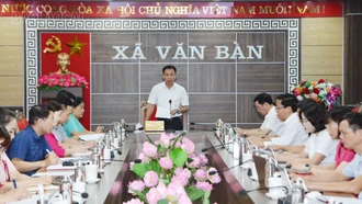 Phó Chủ tịch Thường trực HĐND tỉnh Vũ Quỳnh Khánh khảo sát thực tế xã Văn Bàn