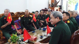 Người dân Lào Cai háo hức xem truyền hình trực tiếp Lễ kỷ niệm 50 năm Ngày Giải phóng miền Nam