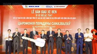 Lễ bàn giao 10 xe ben Belaz 7547