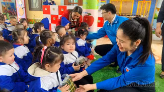 Viết tiếp niềm tin sắt son với Đảng