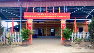 Xã Xuân Ái phát động phong trào thi đua “Bầu cử sớm, đúng, đủ, an toàn” và trang trí khu vực bầu cử