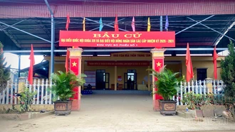 Xã Xuân Ái phát động phong trào thi đua “Bầu cử sớm, đúng, đủ, an toàn” và trang trí khu vực bầu cử