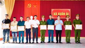 Xã Xuân Ái khen thưởng 9 cá nhân có thành tích xuất sắc trong công tác tìm kiếm cứu nạn, cứu hộ và phòng, chống ma tuý