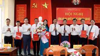 Báo và Phát thanh, truyền hình tỉnh Lào Cai công bố các Quyết định về công tác cán bộ