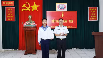 Tự hào dưới lá cờ Đảng