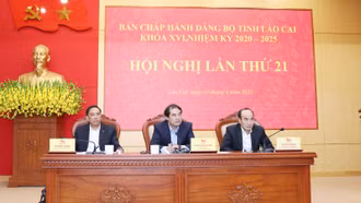 Cả hệ thống chính trị phải tập trung lãnh đạo, chỉ đạo, điều hành sát sao từng giờ, từng ngày, từng tuần