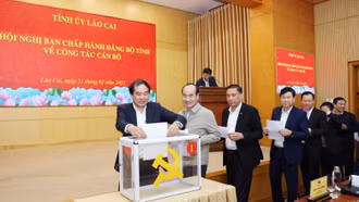 Đồng chí Nguyễn Thành Sinh, Chánh Thanh tra tỉnh được tín nhiệm giới thiệu nhân sự kiện toàn chức danh Phó Chủ tịch UBND tỉnh