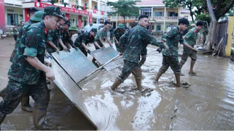 Bộ đội – trái tim giữa vùng lũ