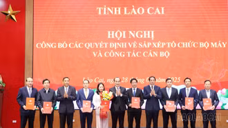 Tỉnh Lào Cai công bố các quyết định về sắp xếp tổ chức bộ máy