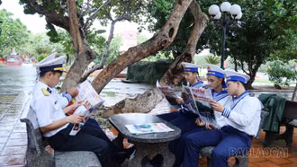 [Ảnh] Báo Lào Cai ra Trường Sa