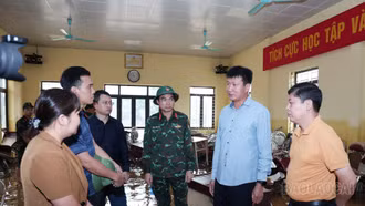 Các đồng chí Thường trực Tỉnh ủy tiếp tục kiểm tra, chỉ đạo khắc phục hậu quả mưa lũ 