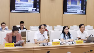 Bí thư Tỉnh ủy Trịnh Xuân Trường duyệt phương án trang trí, khánh tiết Đại hội Đảng bộ tỉnh