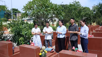 Đoàn công tác Báo Lào Cai dâng hương tưởng nhớ Nhà văn, Nhà báo, Liệt sĩ Bùi Nguyên Khiết