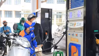Quay đầu đi xuống, giá xăng RON95-III giảm hơn 700 đồng mỗi lít