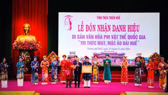 Đón nhận danh hiệu Di sản văn hóa phi vật thể quốc gia "Tri thức may, mặc áo dài Huế"