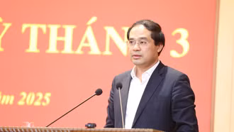 Bí thư Tỉnh ủy, Chủ tịch UBND tỉnh Trịnh Xuân Trường chỉ đạo các sở, ngành, địa phương tập trung trong tâm vào 320 nhiệm vụ được giao