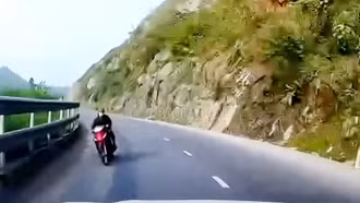 Vẫn diễn ra hành vi đi ngược chiều trên Tỉnh lộ 155, đoạn Sa Pa - Lào Cai