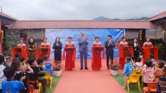 Đại sứ Đặc mệnh toàn quyền Israel tại Việt Nam dự khánh thành bếp ăn Trường Mầm non xã Trịnh Tường