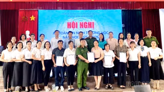Ký cam kết đảm bảo an ninh, an toàn với các trường học trên địa bàn phường Lào Cai