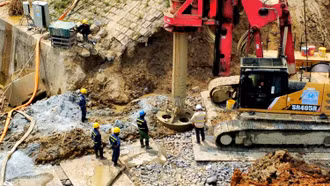 Nhộn nhịp thi công cầu đường bộ qua sông Hồng biên giới Bản Vược, Bát Xát (Việt Nam) - Bá Sái (Trung Quốc) 