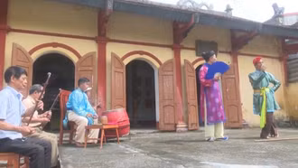 Xem hát chèo cổ tại làng Khuốc tỉnh Thái Bình