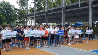 Hơn 200 vận động viên tham gia Giải Pickleball phường Cam Đường 