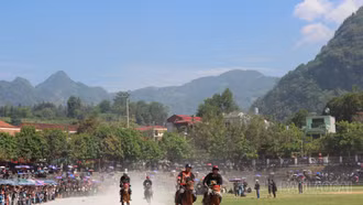 98 nài ngựa tranh tài tại vòng loại Giải đua ngựa truyền thống huyện Bắc Hà lần thứ 18, năm 2025