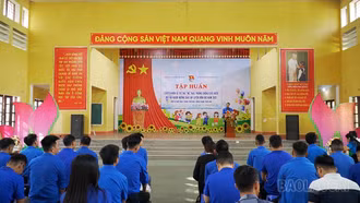 Khai mạc lớp tập huấn chuyên môn về thể dục - thể thao, phòng chống đuối nước