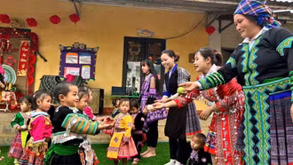 Mang mùa xuân đến với trẻ em vùng cao