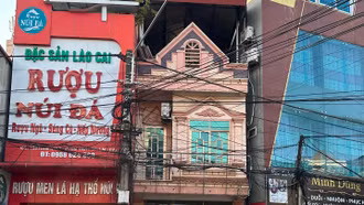 Cáp viễn thông vẫn như mạng nhện tại một số tuyến đường của thành phố Lào Cai