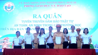 Ra quân tuyên truyền đảm bảo trật tự, an toàn, an ninh tại các trường học của thành phố Lào Cai