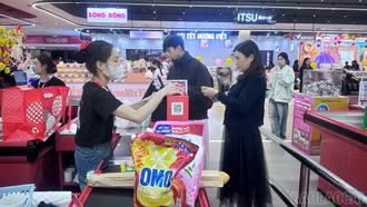 Lào Cai: Tổng mức bán lẻ hàng hóa và doanh thu dịch vụ đạt trên 71.040 tỷ đồng