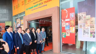 Giới thiệu bìa báo Xuân tiêu biểu qua các thời kỳ bằng trưng bày đa phương tiện