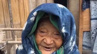 Cụ bà 97 tuổi ở Việt Nam nổi tiếng thế giới sau một câu chào với khách Tây