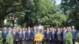 Tổng Bí thư, Chủ tịch nước Tô Lâm đặt vòng hoa tại Khu tưởng niệm Mahatma Gandhi và Tượng Chủ tịch Hồ Chí Minh (Ấn Độ)