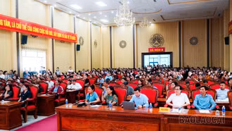 Thuế cơ sở 7 tỉnh Lào Cai tuyên truyền chính sách mới cho hơn 400 hộ, cá nhân kinh doanh