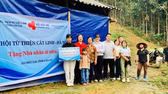 Xã Phúc Lợi: Trao hỗ trợ xây dựng Nhà nhân ái cho hộ hoàn cảnh đặc biệt khó khăn