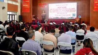 Tả Van: Đối thoại với hơn 100 chức sắc, người có uy tín, tháo gỡ kiến nghị từ cơ sở
