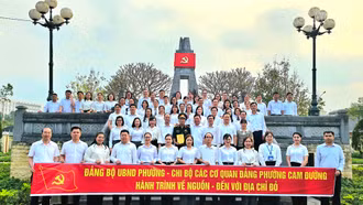 Phường Cam Đường tổ chức sinh hoạt chuyên đề “Hành trình về nguồn – Đến với địa chỉ đỏ”