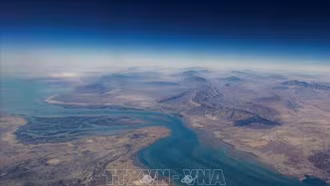 Iran tuyên bố mở cửa eo biển Hormuz