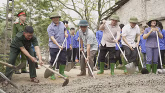 Các đồng chí lãnh đạo tỉnh dự Lễ phát động xây dựng đường giao thông nông thôn