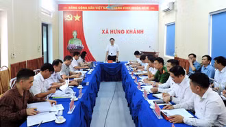 Trưởng Ban Tuyên giáo và Dân vận Tỉnh ủy Dương Đức Huy làm việc với Đảng ủy xã Hưng Khánh