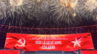 Rực rỡ pháo hoa chào mừng thành công Đại hội XIV của Đảng tại SVĐ Quốc gia Mỹ Đình